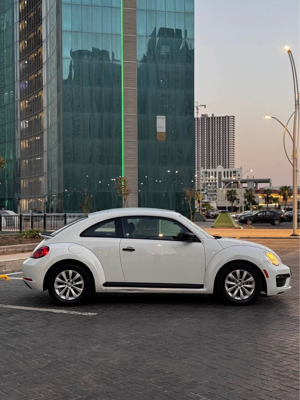 Vw beetle 2018 SE 
سەیارەکی جوان و تازە
تەنهە ٢ پارچەی سبوخە 
پێ شو پشتی کەپسە 
بێ ناو بێ ئیرباگە 
مەکینە گێری بەشەرت مەکینە کرایتەوە 
تەنها 70 هەزار مایل رۆیشتووە 
نرخی 97 وەقە قفل بێ محامەلە 
شوێن هەولێر 
واتساب *********** أربيل, العراق
