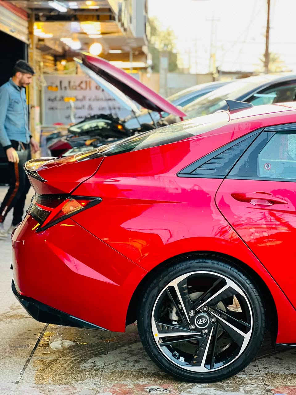 النترا ان لاين ٢٠٢١ وارد امريكي 
ضربتها قبغ جنطه ودعاميه فقط وصار بيها بارد بالجاملغ الامامي هنا بالعراق 
مكينه ١.٦ توربو ٢٠٤ حصان
گير دبل گلج ٧ نمر 
بصمه وتشغيل عن بعد 
فتحه سقف
شاشه كار بلي 
الداخل جلد ومخمل والكشن مختم N 
رادار امامي وخلفي وجانبي
شفتات ستيرن
شاحن لاسلكي 
تحديد مسار وقياده شبه ذاتيه 
مثبت سرعه
تدفئة كشنات 
ويل ١٨ بلادي 
السياره مسويلها ادامه كامله لمنظومة الوقود والهواء وعليها شوته k&n 
مكاني بغداد الغزالية *********** والسعر ١٥٧$ وبيها مجال للشراي للتفاصيل اكثر تفضل خاص او واتساب واني حاضر
