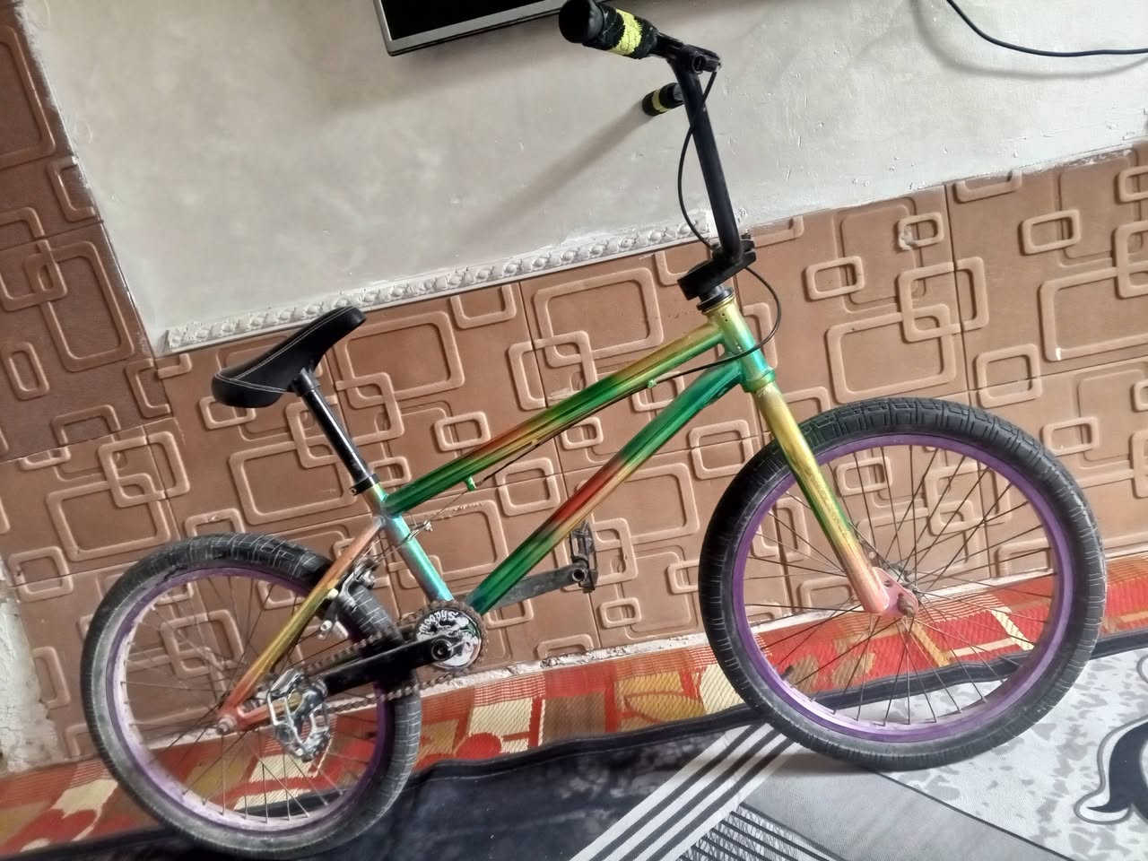 سلام عليكم  عندي هاذبسيكل بعده جديد ولله ريد بيعه


**إذا كنت صاحب هذا الإعلان وتريد حذفه لأي سبب، رجاءا أرسل رسالة إلى الدعم الفني**