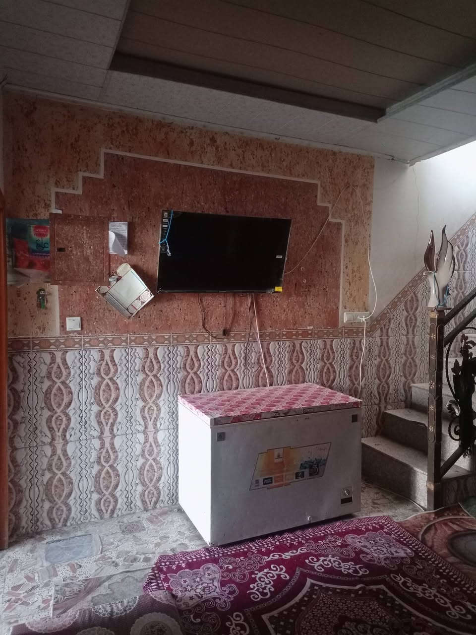 عقارات ابو مصطفى العبودي 
دار للبيع حي #المــكرمه ثاني بيت عن شارع #الطاقه التجاري 
#موقع مميز جداً 
بناء  نضيف 
#المساحه/ 86 متر 
 مربعه واجه 7 اله ربع 
#طابق واحد يحتوي ع غرفه نوم وصاله ومطبخ واستقبال وصحيات داخليه وخارجيه 
#للستفسار مراجعه عقارات ابو مصطفى العبودي 
*********** مصطفى العبودي 
موقع #المكتب/ ،حي المكرمه شارع الطاقه بجانب مطعم سيد سعد
