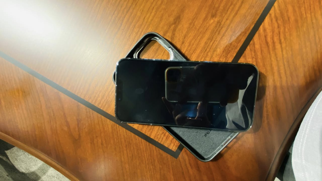 السلام وعليكم عندي ايفون 13برو ماكس شرق اوسط نضافه 100 /100
بطاريه 78 كفاله عامه ما يصرف ولا مفتوح سعره 650 بيه مجال بسيط
وعندي 11برو ماكس مبدل شاشه وبطاريه اصليات فول  نضافه والضهر بي فطر زغير سعره 350 
مكاني بغداد دوره 
***********
