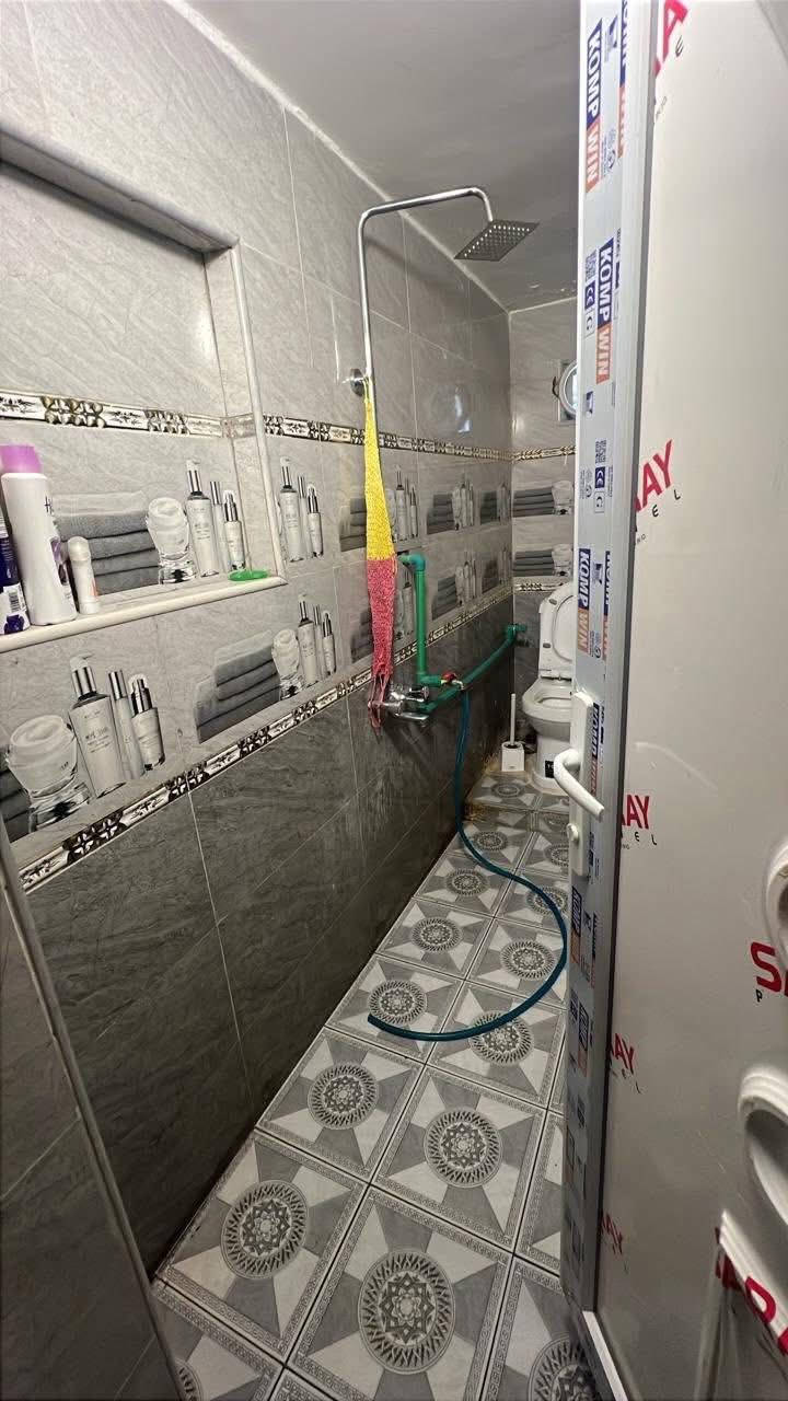 دار للبيع … طابو صرف 
📍في حي المعالف – قرب شارع دكتور حافظ

مساحة 100 م
 ( 10 ✖️10 )    ركن خارجي

طابقين :
[[ صالة ومطبخ وخدمات بكل طابق + 4 غرف نوم ومنور وبيتونة وسطح ]]

للإستفسار الإتصال على ( ‭0770 263 8124‬ )

*ونستقبل كافة العروض في جميع مناطق الكرخ
*وتتوفر عروض أخرى حسب الإمكانية
