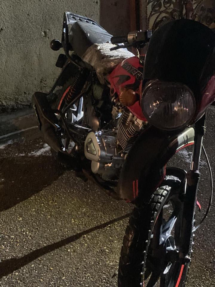 السلام عليكم بوكسر للبيع كللك كلك كلك الدراجه كامله ما بيه شي كلشي شغال بيه كلجات جديده الدراجه ما ناقصة شي 

***********البصرة شط العرب
