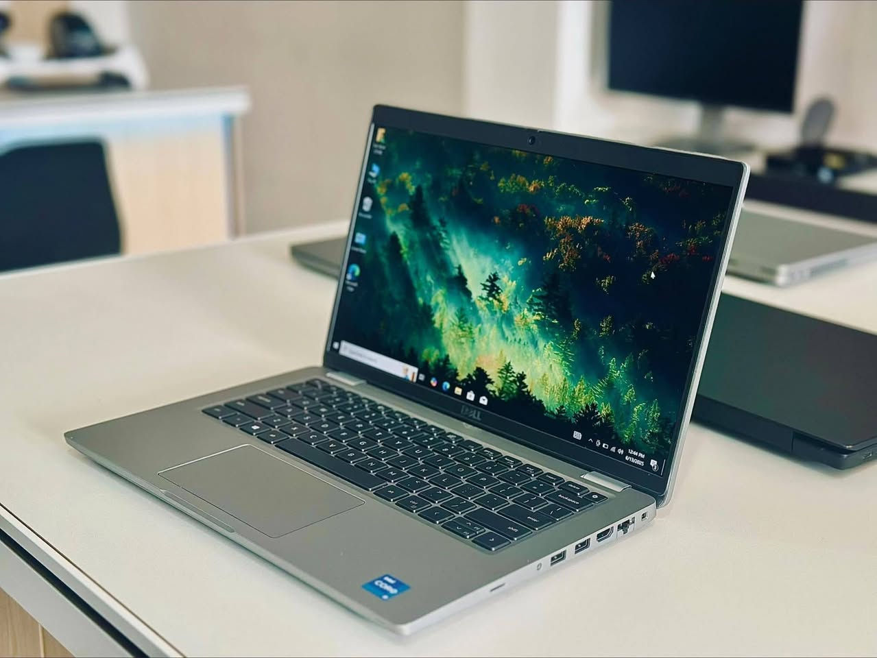 Dell Latitude 5420 (الأداء العملي بالسعر الأنسب) 💻🔥
 * المعالج: Core i5 (الجيل الحادي عشر 11th Gen) – توازن مثالي بين القوة والكفاءة.
 * الذاكرة (RAM): 8GB DDR4 لضمان سلاسة العمل.
 * التخزين: 256GB SSD (سرعة إقلاع وتشغيل برامج خيالية).
 * الشاشة: 14 إنش بوضوح عالي (حجم عملي ومثالي للتنقل).
 * الجرافيك: كرت داخلي مدمج يصل إلى 4GB (Intel Iris Xe).
 * التصميم: هيكل "Latitude" المعروف بالمتانة والوزن الخفيف.
 * الحالة: نظافة تامة (شبه جديد).
#لابتوبي #لابتوب #بغداد


**إذا كنت صاحب هذا الإعلان وتريد حذفه لأي سبب، رجاءا أرسل رسالة إلى الدعم الفني**