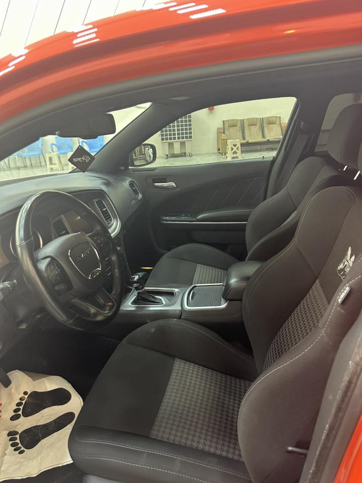 سلام عليكم جارجر لون مميز برتقالي اصل موديل 22 عنواني بصره مكينه 6400 سكات سياره ***********
