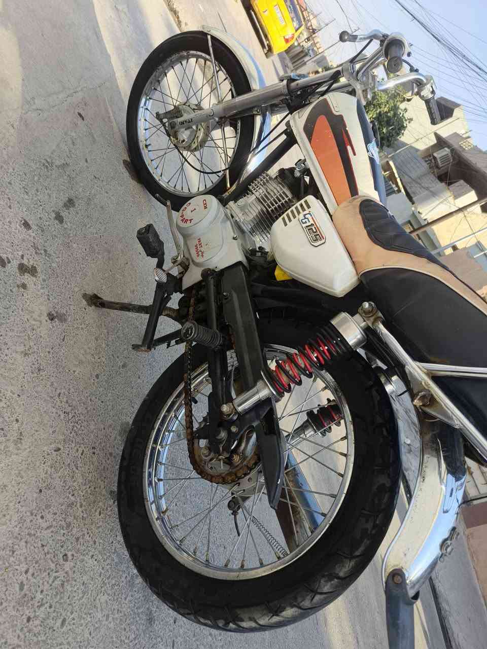 السلام عليكم
عيتاني PART
خمس تسعات 
نضافه مثل ما وضح بل صور 
تاير أمامي جديد
وتاير خلفي جديد 
معدل وتحريكه شرط 
لا دخن ماطور مرتب 
سعره ٢٥٠ وبي مجال بسيط
جماعه ٢٠٠ مابيع..


**إذا كنت صاحب هذا الإعلان وتريد حذفه لأي سبب، رجاءا أرسل رسالة إلى الدعم الفني**