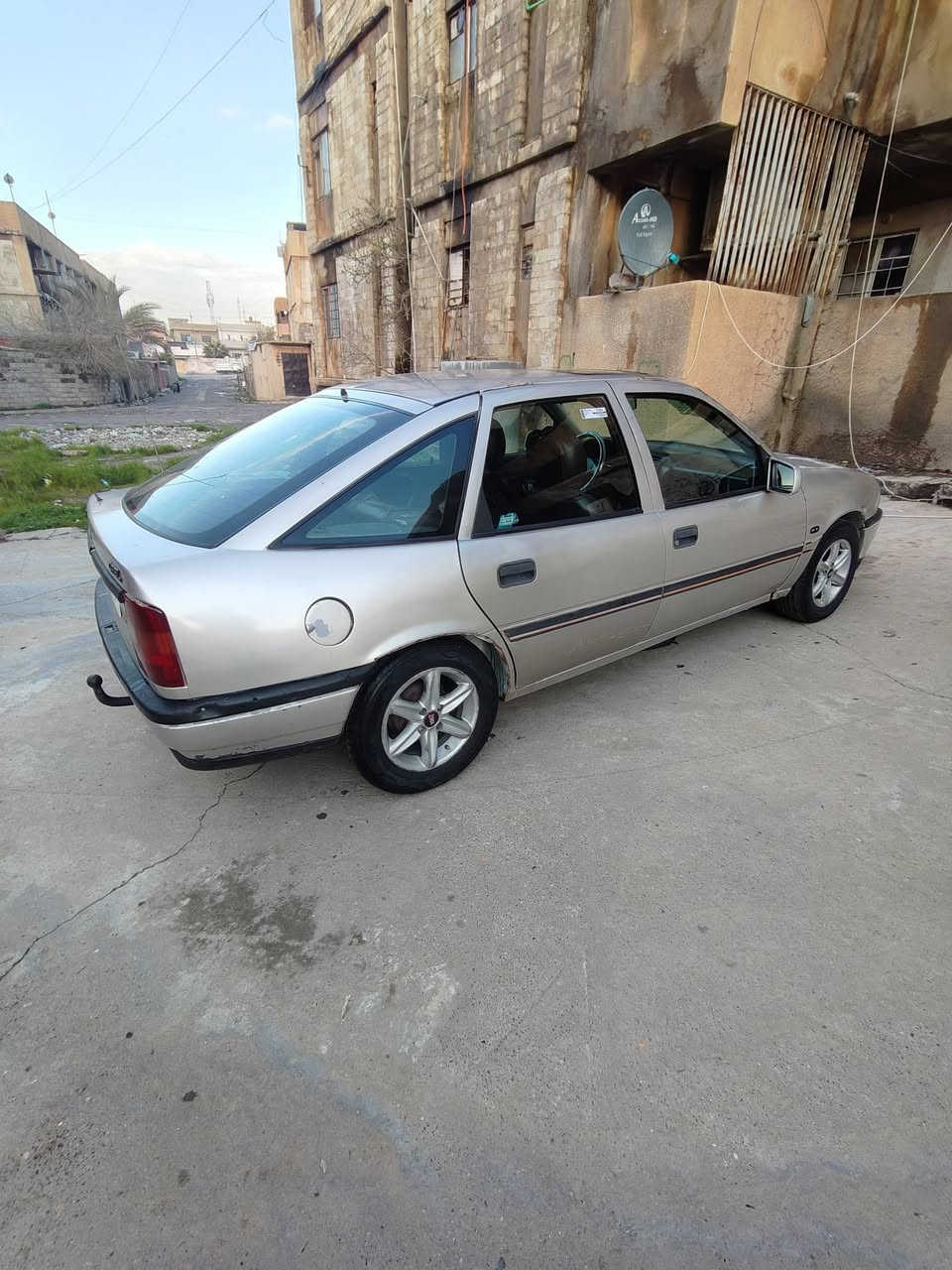 ابيع نقد بس.. فكترة موديل 1991.حجم 16المرغوب.. كير شرط مكينة شرط رقم نينوى الماني سنوية 2029.صاحبهة بل موصل شرط الوكالة والتحويل.. كاربون موجود سياره نضيفة ومال بيت تجي تجيك وتفحص وتشوف بعينك سياره نضيفة.. ضرر ما بيها.. السعر 35 وبيها مجال شي بصيط.. مكان الايمن شقق اليرموك ***********.. ***********.. ابيع نقد بس
