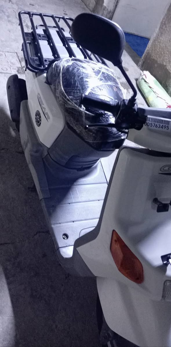 السلام عليكم دراجة بيكم ٦٠ دراجة نضيفة كلش كلشي شغال نكرة بكل وقت سلف هندر كهربائيات دبلات مكينة كلة نضيف مكان بغداد مدينة الصدر *********** رسال ف ق  سعر 475 وبيهة مجال
