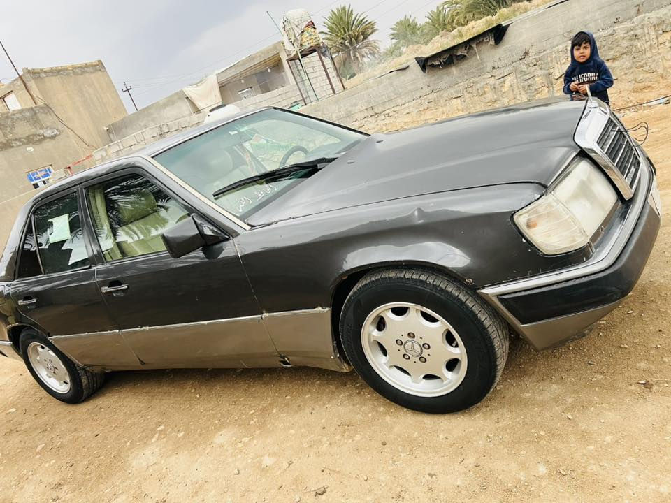 مارسدس 89 حلوة سيارة مانقصهه شي بيه طخات رقم بغداد مادور ثاني يوم مكينه كير حداديه تبريد تخم تاير
 مانقصهه برغي السعر 45 وبيه مجال مكان السيارة سماوة الهلال *********** تصال
