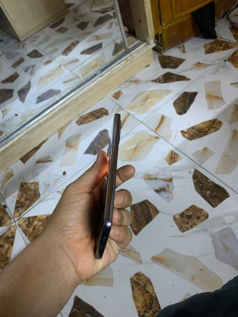 السلام عليكم
سامسونگ A73
جهاز غني عن التعريف ومعروف بمواصفاته 
معالج قوي يشغل ببجي 60 فريم
شاشة 120Hz سريعة وسلسة
ذاكرة 256GB
الجهاز كله شغال فقط 
نقطة صغيرة جدًا بالشاشة مامبينه اصلن 
فطر خفيف جدًا بالظهر
غير هالأشياء الجهاز نظيف وكامل مكمل 
دبل شريحة وتجي تفحص لحد ما تقتنع.
📍المكان: بغداد / مدينة الصدر
🚫 ماعندي توصيل
💰 السعر: 180 وبـيه مجال بسيط جدًا
📞 ***********
يرهم للبيع ويرهم مراوس ✨
