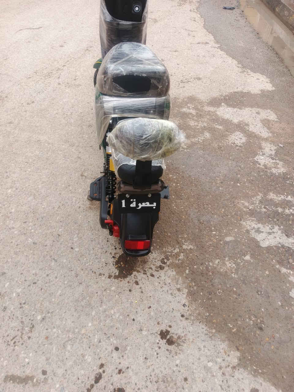 دراجه r9 موديل 2026 بطاريات 32 امبير خمس بطاريات جدد صار الهه سبوعين طلعتهه من الوكيل دراجه حلوه جاهزه نانقصهه اي شي بيهه سويجين وبصمتين وكارت السله والكفات والمرايات موجوده  السعر 500 وبيهه مجال الرقم *********** بس واتساب

