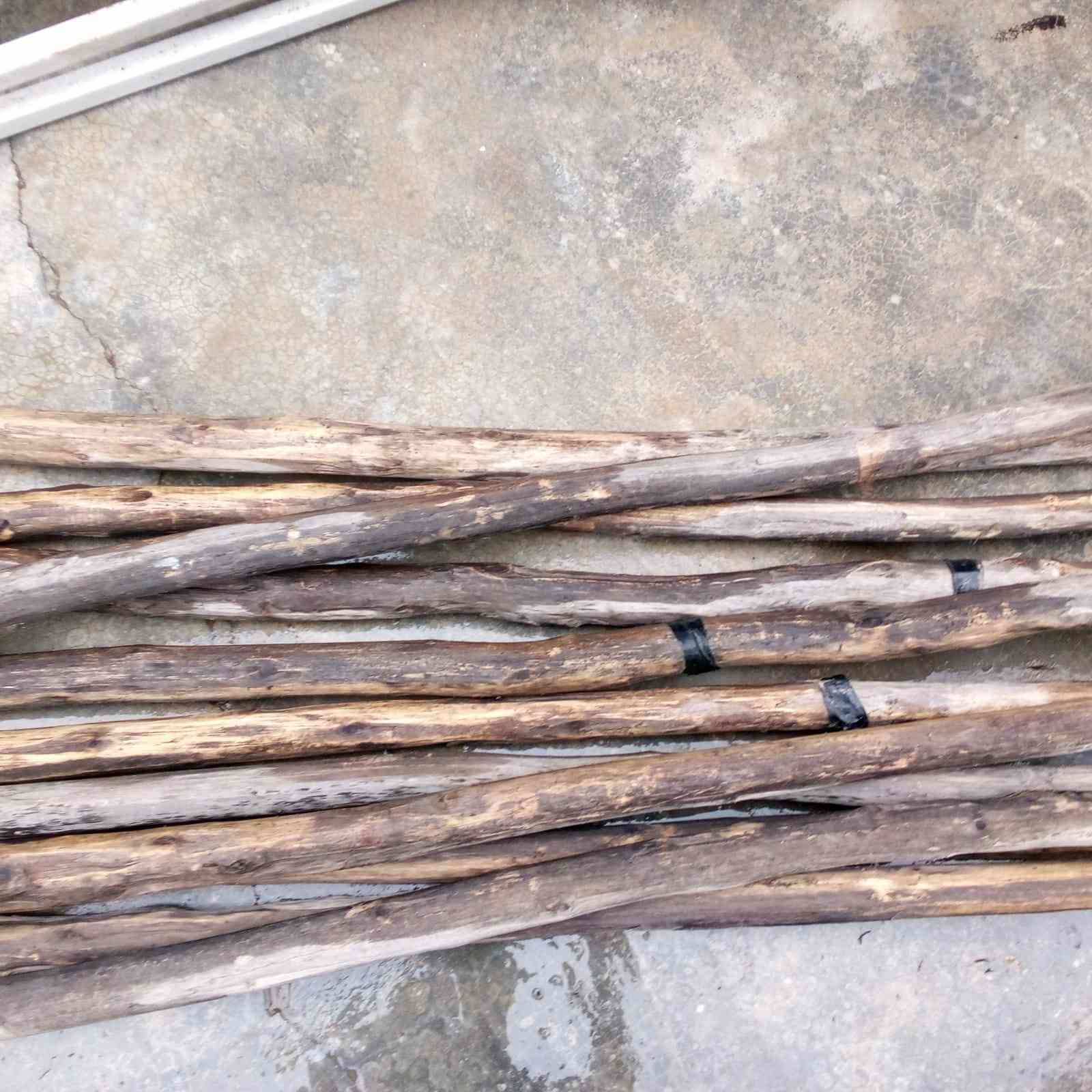 خشب او حديد مال قمريه للبيع كامل هنه ولمضله  ٤٠ بيهن مجال شراي اتصل ***********
