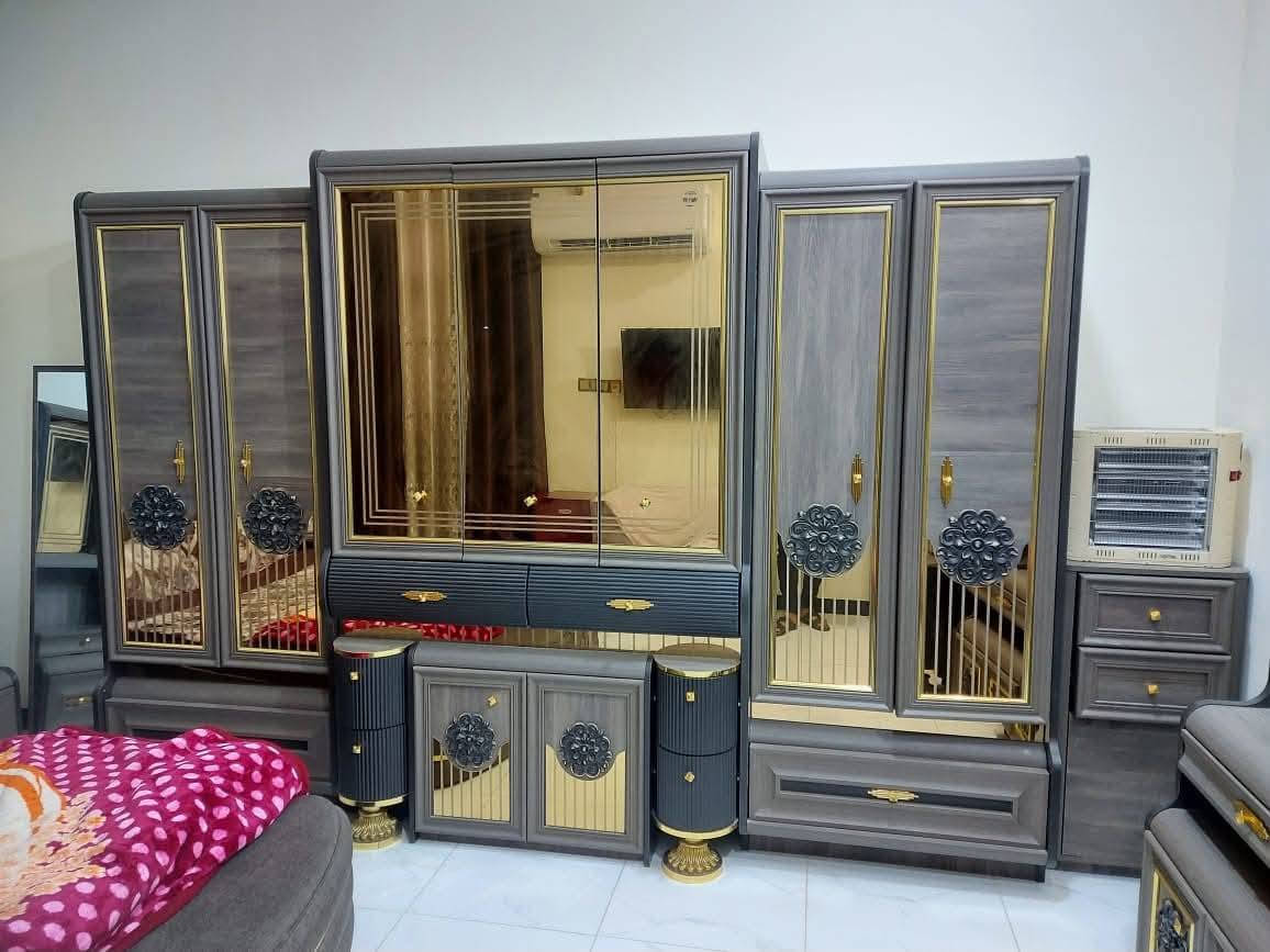 ✨ لأصحاب الذوق المميز ✨

🛏️ أجمل الغرف التركي 9 قطع  
بإصدار فخم جداً وبكوالتي عالي جداً
✨ ابواب هيدروليك 
- ضهر بلوك  
- سرير عملي
جام مضلل   
- قماش وتربروف أصلي  
- نظافة 💯/100

💰 السعر مليون 900
🚚 توصيل مجاني داخل بغداد  
📦 وجميع محافظات العراق بسعر رمزي


**إذا كنت صاحب هذا الإعلان وتريد حذفه لأي سبب، رجاءا أرسل رسالة إلى الدعم الفني**