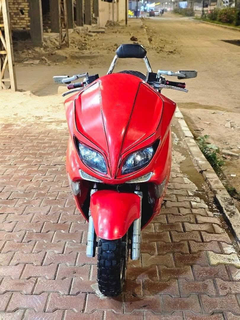 السلام عليكم مكلف بل نشر للبيع دراجه فورزه 0\8 كامله ما نقصه  شي مكينه كهربائيات شغاله اللتواصل مع صاحب الدراجه *********** العنوان الديوانيه السدير
