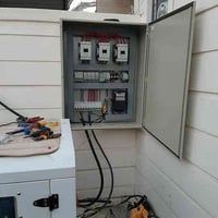 علي كهربائي نعمل كافة اعمال كهربائية   ربط كيبل رئيسي  🛠  عمل بورد حسب...