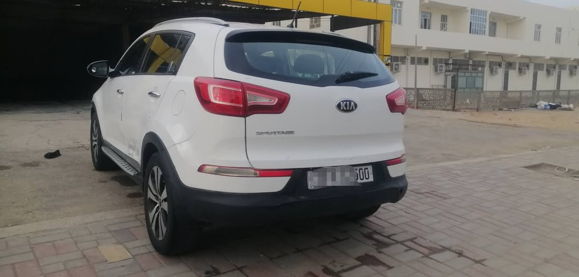 السلام عليكم
متاح كيا سبورتج ٢٠١٢ خليجي انبار سياره كاعده بلاديه محرك ٢٠٠٠ بلادي تحكم ستيرن بيها تبديل صندوك  وشويه بارد جاملغ خلفي سياره بسمي السعر ١٢ وبيها مجال شي  قليل مكان السياره الرمادي للتواصل ***********
