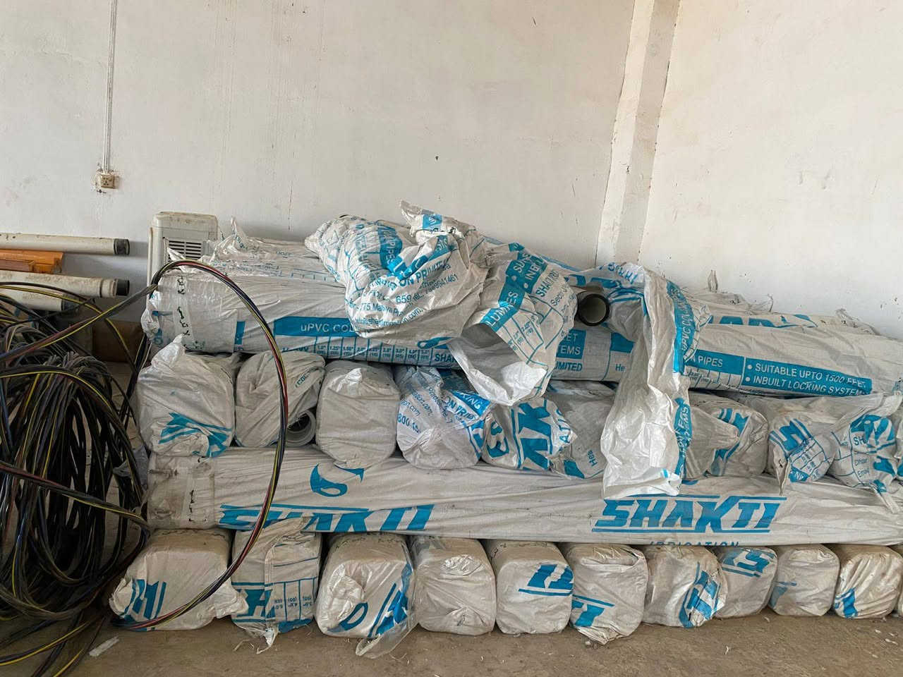 يعلن مكتب الهاشمي في سامراء منطقة الطيوب 
عن توفر. كل ما يحتاجه المزارعين الكرام. من احتياجات زراعية 
محولات. كهربائيه 
كيبلات فلندي كافة الاحجام 
طواقم غطاس 
غطاسات +بم غطاس 
اسلاك. كهرباء. + فنجان عالي + واطي +لنك فيوزات. 
الاتصال هاتف ☎️ ***********
***********
مكتب الهاشمي للمرشات المحورية والطاقة الشمسية والكهربائيات ومضخات الماء
