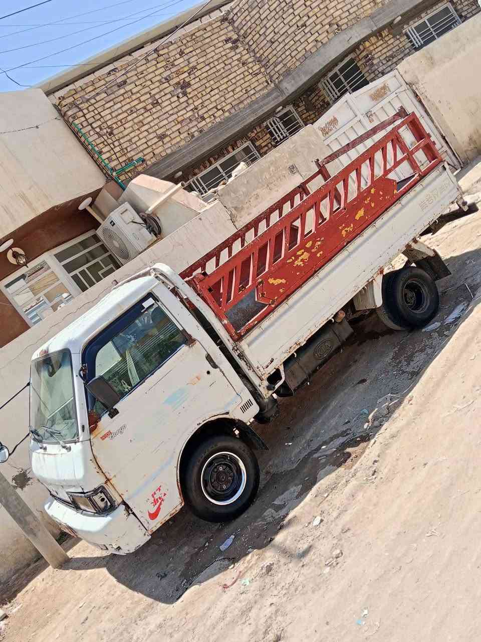 السلام عليكم كيا للبيع موديل 95 سياره رقم بغداد اصفر عليها غرامات مليون مكينه وقير كفاله وقتين كفاله اي راس انت جواها جدد سياره ثمانيه تنقال السعر 28 وبيها مجال تحب يتصل على هذا الرقم راعيها موجود***********
