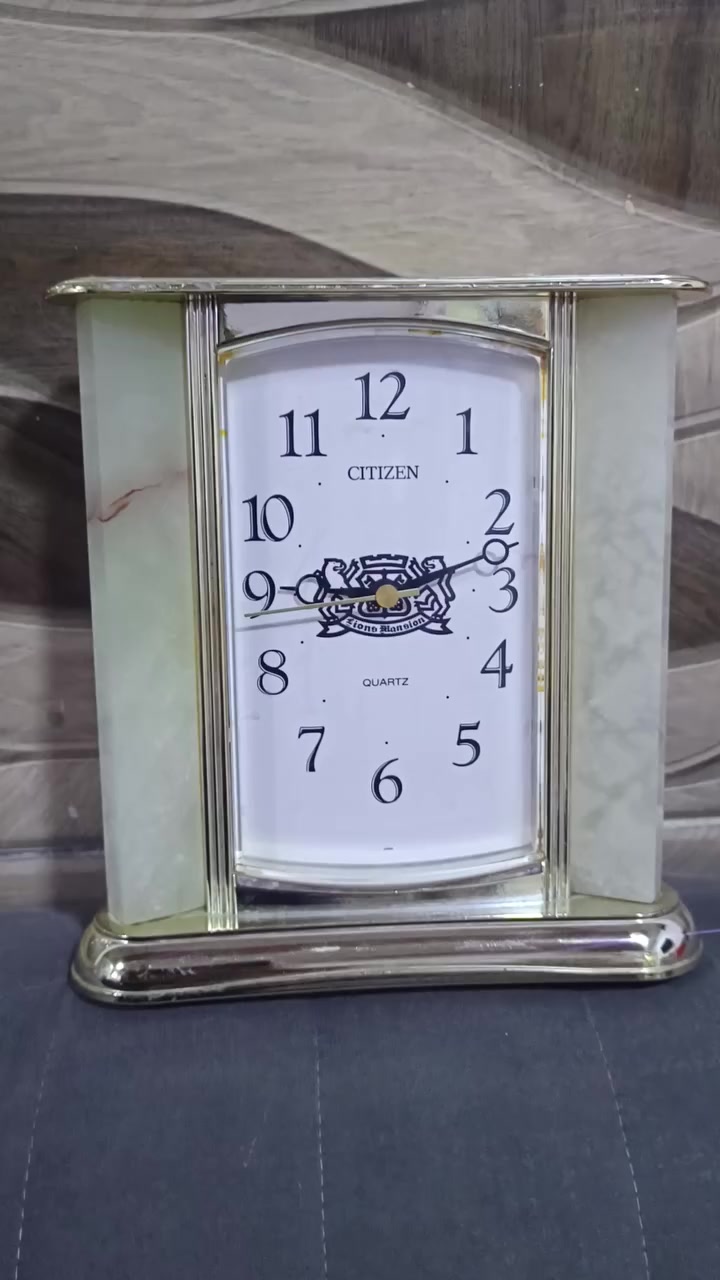 ساعة منضدية نوع سيتزن صنع ياباني صناعة قديمة مخزنة استعمال يابان فقط الاتصال او المراسلة ***********
