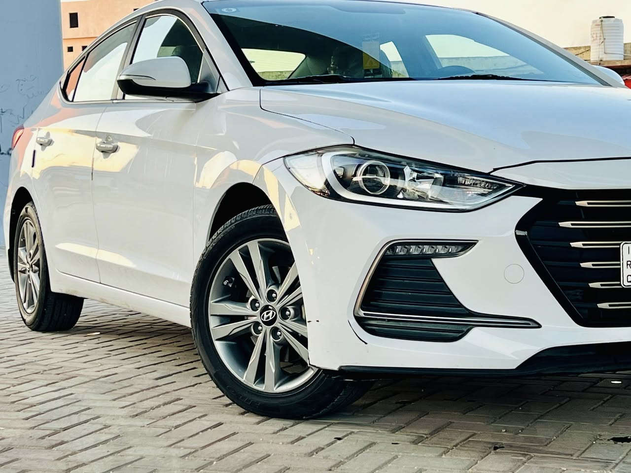 السلام عليكم
النترا سوبر خليجي ٢٠١٨ 
 محرك ٢٠٠٠ دوش
شاشة كبيرة 
مري شفط 
ويل كب 
قطعتين تبريد
داخل صاج
كشن جلد
جام كهرباء
ماشيه ١٢٩ كيلو حقيقي
بارد اصبع بحلك البنيد 
كفاله من الصبغ والتبديل كفالة عامة 
محرك وكير وصدر كفالة عامة 
وضع الشركه السيارة
برغي ماتخلي عليها
مكانها صلاح الدين قضاء الدور 
السعر ١٦٥ وبيها حك الجيه
***********
مامتواجد عالفيس
