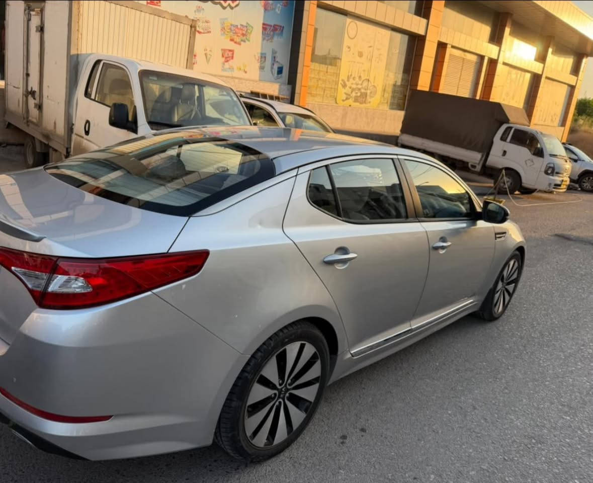 اوبتما 2013 خليجي جديد 
مكينه2400 ما مفتوح بيه برغي
 سياره كفاله عامه حتى الدعاميات بعدها بوضع الشركه ماشيه 118حقيقي بيه بصمتين  فول السياره عدا البنوراما 
سونار وفيديو موجود بالمنشور كلشي واضح بالفيديو 
رقم وسنويه وهزه جديد بسمي
مكاني ديوانيه الشراي يتصل***********
