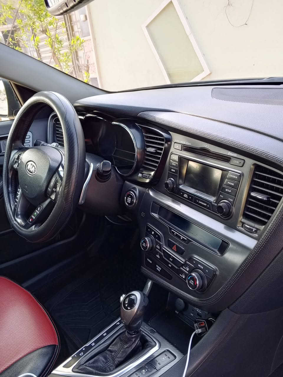 السلام عليكم كياا اوبتما موديل 2012 وارد امريكي حادث جاملغ وبنيد سياره خير من الله  كيرر ومحرك مكفوله الشواصي والغد كفاله تخم تاير جديد سياره فول فول موصفات سبورت معروضه 103 وبيه مجال مكاني بغداد حي الجهاد رقم التليفون ***********
