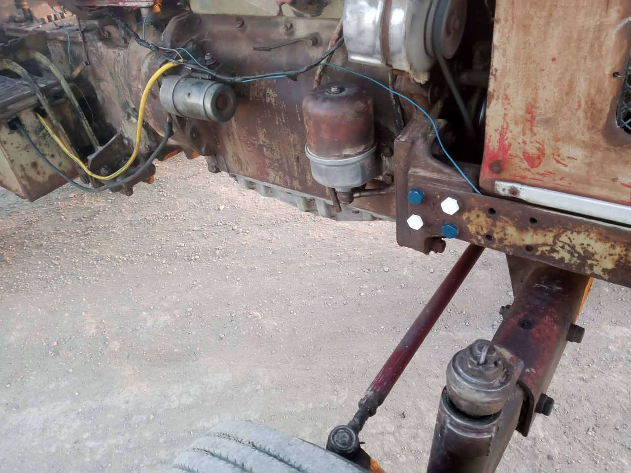 عنتر للبيع موديل 88 مكينه مكفوله كفاله عامه محرك وبم جديد  كير وجهاز الرفع نكره سلف بريك مكينه جاهزه معه عربانه  بيع مستعجل /***********//***********
