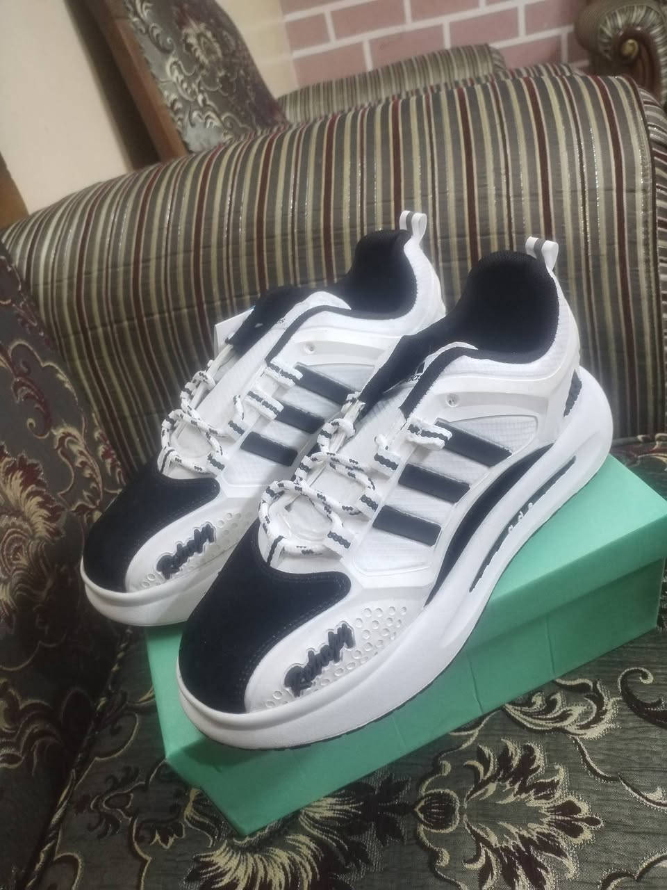 سلام عليكم ورحمة الله وبركاتة
عرض خاص احذي للبيع رجالي ونسائي للتواصل على الرقم *********** يوجد توصيل كركوك فقط السعر ٨٠٠٠ الف دينا فقط
