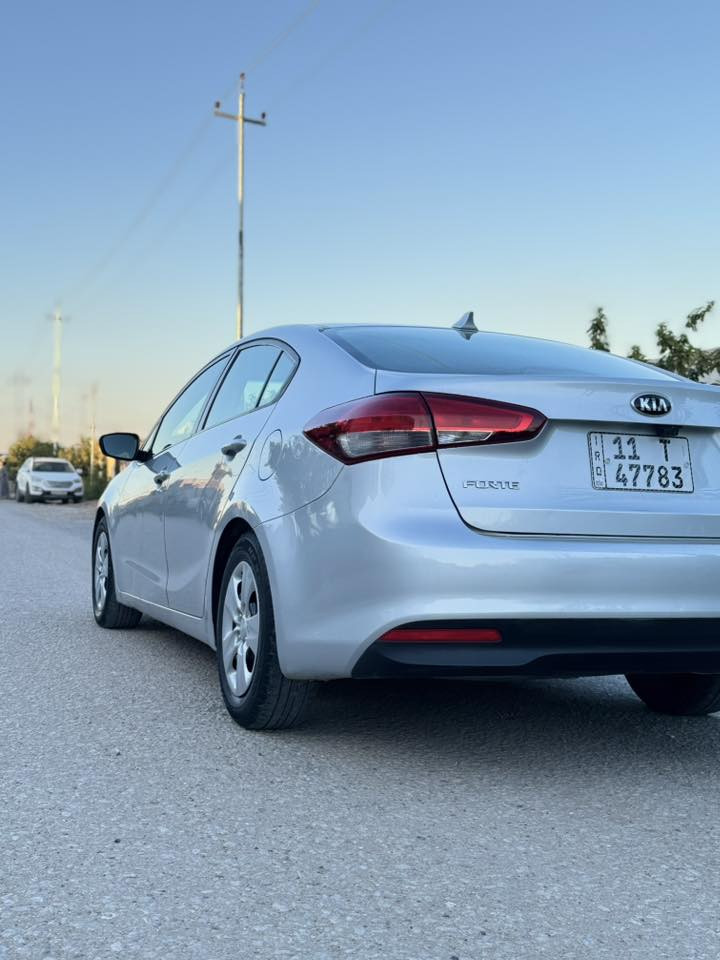 للبيع كيا فورتي 2017 حادثها جاملغ وبنيد صبغ  والباب كلير  رقم بغداد دولي مكينه 2000 دوش ما مفتوحه  حداديه تخم تاير مواصفات عاديه ماشيه 88 ميل حقيقي المكان بابل سعر 111 بيها مجال 
***********
