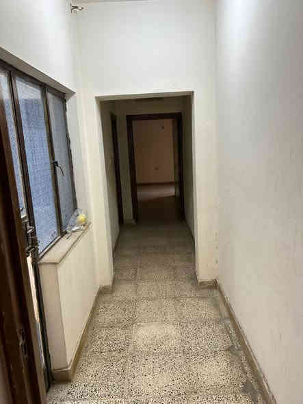 #للأيجار____في____السيديه

مشتمل طابق ارضي مساحه 100 متر 

يحتوي على غرفة نوم وصاله ومطبخ وخدمات

للأستفسار ***********
