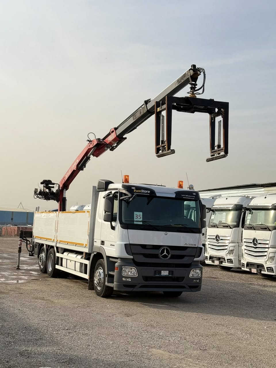 معرض مهدي اربيل
نوع : مارسيدس اكتروس كرين بلوك
موديل : 2007 فحص البصرا
حجم :2544 6V
ألون : ابيض 
مواصفات: اكتروس قمارى ربع بيلادي كرين  كرين فاسي 170 ليفر حفار 2 سيلايت توب كماش استيرن دوار سيار مكفوله من كلشي
گير : كهرباي 8 نمر كلج
 العنوان : اربيل  قوشتب تريق كركوك  معرض مهدي اربيل 
***********
***********
