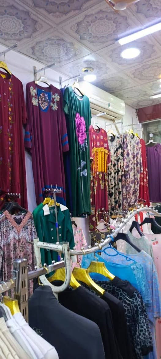 محل ملابس للبيع
المحل كامل اي نقص ما بي 
مسواكه ملابس نسائية واطفال
يحتاجله بس بضاعه 
بسعرة مناسب جداااا 
وايجارة مناسب 
وموقعه تجاري عله شارع العام بسوك الثورة 
والمحل يمشي وخير من الله 
سبب البيع عدم التفرغ 
عدت النشر بسبب الوعود الكاذبه
سعر المحل 3 مليون ونص


**إذا كنت صاحب هذا الإعلان وتريد حذفه لأي سبب، رجاءا أرسل رسالة إلى الدعم الفني**