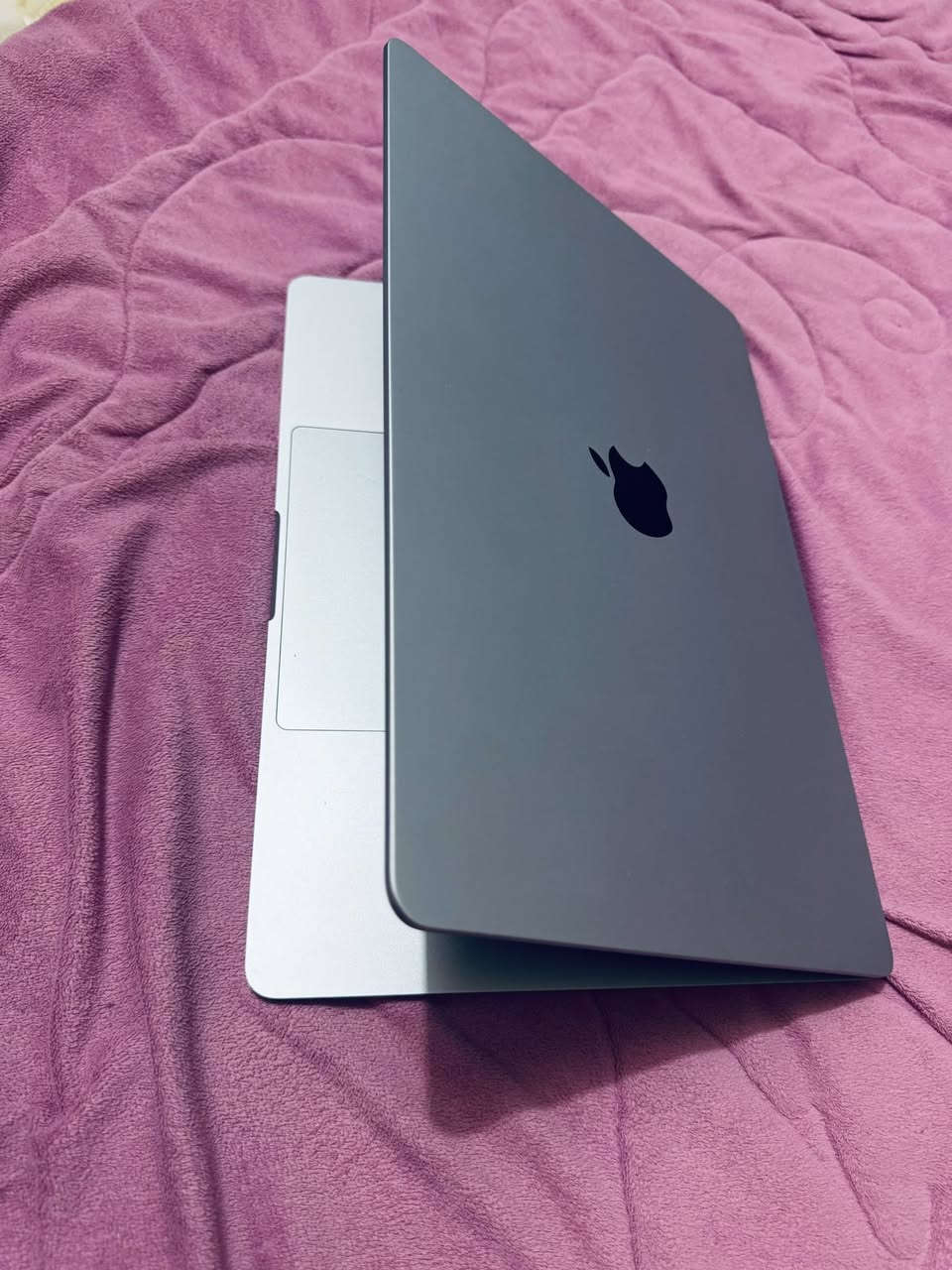 Macbook Air M4
Ram16 / 512 الذاكرة
الحجم 15 انش 
كرت الضمان الى هسه شغال واني مشتريه جديد واستخدام جداً بسيط مابيه خدش واحد
اليخدمه يراسلني خاص


**إذا كنت صاحب هذا الإعلان وتريد حذفه لأي سبب، رجاءا أرسل رسالة إلى الدعم الفني**