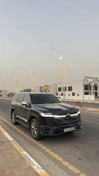 لاندكروز 2025 ساز اصلي vx/limtedS  بلاك ادشن كفالة عامة مغلفة PPF اصلي...