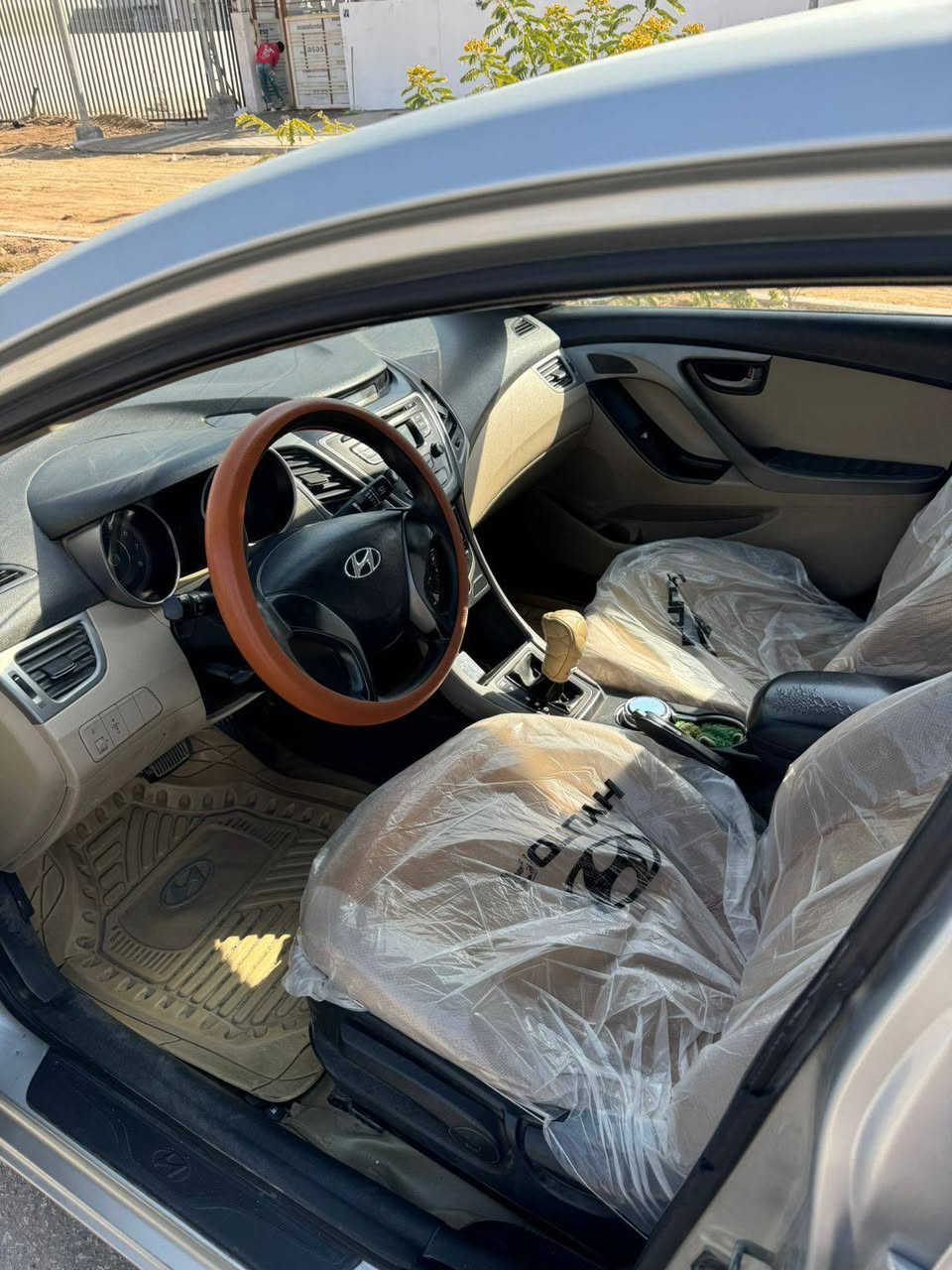 سلام عليكم النترا موديل 14 شكل 15 سياره مقفوله من الضربه بيها صبغ ثلاث قطع بدون تبديل محرك 1800 حداديه جديده كير جديد مشروع وطني السعر 105 وبيها مجال اتصل وتدلل مكان نجف كوفه فقط اتصال ***********
