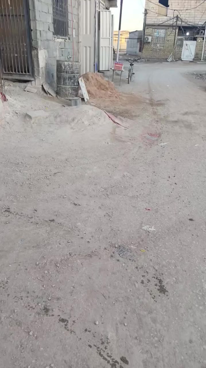 السلام عليكم.... 

عندي بيت للبيع.... 100 متر مربع... طابو.. 25... بي قرار محكمه..... العنوان... الحر الصغير... نهايه حي الزهراء.

...عمود 107 

للاستفسار..... ***********.. واتساب.....
