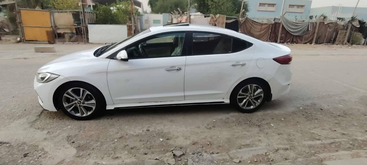 سلام عليكم النترا خليجي للبيع 2019 سوبر
بصمه 
فتحه 
حساسات خلفي امامي 
كامره خلفي شاشه بلادي
رقم نجف انكليزي مميز
ضرر السياره تبديل قبق جنطه وكارتات خفيفه 
موبايل ***********
