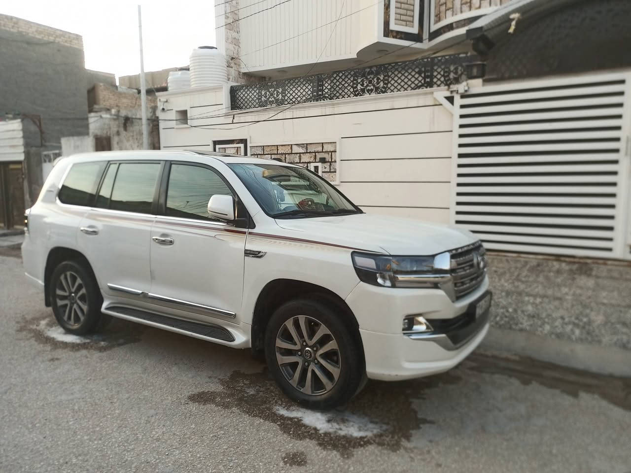 سلام عليكم لاندكروزر 2012 محدثه 2019
فتحه 
كامرات 
حسسات 
بصمه 2
سياره جديده 265 مكاني كربلاء 

***********
