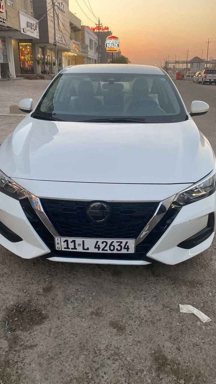 نيسان سينترا SV Plus 2023*
مواصفات أمريكية 

*التفاصيل:*
- *الموديل*: 2023
- *اللون*: ابيض لؤلؤي
- *المحرك*: 2.0 لتر 4 سلندر اقتصادي
- *الكير*: اوتوماتيك CVT
- *الممشى*: 70,000 كم فقط
- *الرقم*: بغداد
- *المكان*: الديوانية

المواصفات 

*الأمان والراحة:*
- شاشة 8 انج لمس + Apple CarPlay + Android Auto لاسلكي
- كاميرا خلفية 
- حساسات خلفية
- رادار أمامي + نظام الفرملة الطارئة
- مثبت سرعة "كروز"
- بصمة تشغيل + بصمة أبواب
- تشغيل عن بعد
- 6 ايرباك
- حساسات ضغط الإطارات

*الداخل والخارج:*
- مقاعد قماش مميزة لفئة SV Plus
- تحكم ستيرن كامل
- تبريد لمس شاشة
-  لايت نهاري اوتو 
- جنط 16 انش ألمنيوم
- مرايا كهرباء + تدفئة

*المواصفات:*
- اللون: ابيض
- المحرك: 2000cc - 4 سلندر
- الكير: اوتوماتيك CVT
- الممشى: 70 ألف كم
- الرقم: بغداد
- المكان: الديوانية
 SV Plus 
شاشة، كاميرا خلفية، حساسات، رادار، بصمة، تشغيل عن بعد، كروز، كاربلاي لاسلكي، 6 ايرباك، جنط 16

*السعر: 140 ورقة* ***********

سيارة نظيفة واقتصادية بالبنزين، مناسبة للعائلة والدوام.

*السعر المطلوب: 140$ ورقة*
قابلة للتفاوض للشراي

