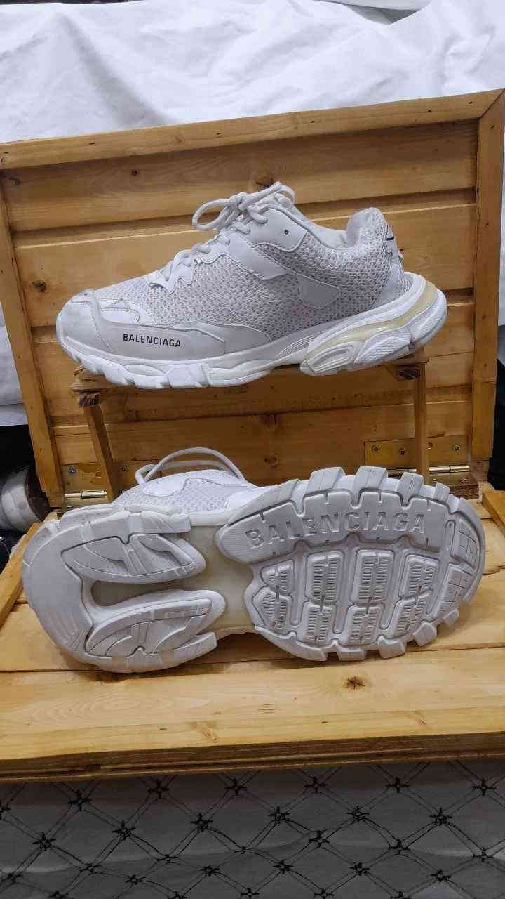 ئەڵمەز شۆپ : بۆ فرۆشتنی هەموو جۆرە پێڵاوێکی مارکە جیهانیەکان لە پیاوان و ئافرەتان 
گەیاندنمان هەیە بۆ هەموو شار و شارۆچکەکانی کوردستان و عێراق
ژ.م   /***********  واتساپ -ڤایبەر
🔥لە ئینستاش ئەتوانن لەگەڵمان بن ، لینکەکەی لەبیۆیە

🔺جیاواز لەم بەرهەمانە  ئەتوانین لەسەر خواستی خۆتان ،پێڵاوی دڵخوازتان  بۆ دەستەبەر بکەین ،بەو مەرجانەی کە دەتانەوێ ،بۆ ئەمەش زانیاریەکان بنێرن لەنامە السليمانية
