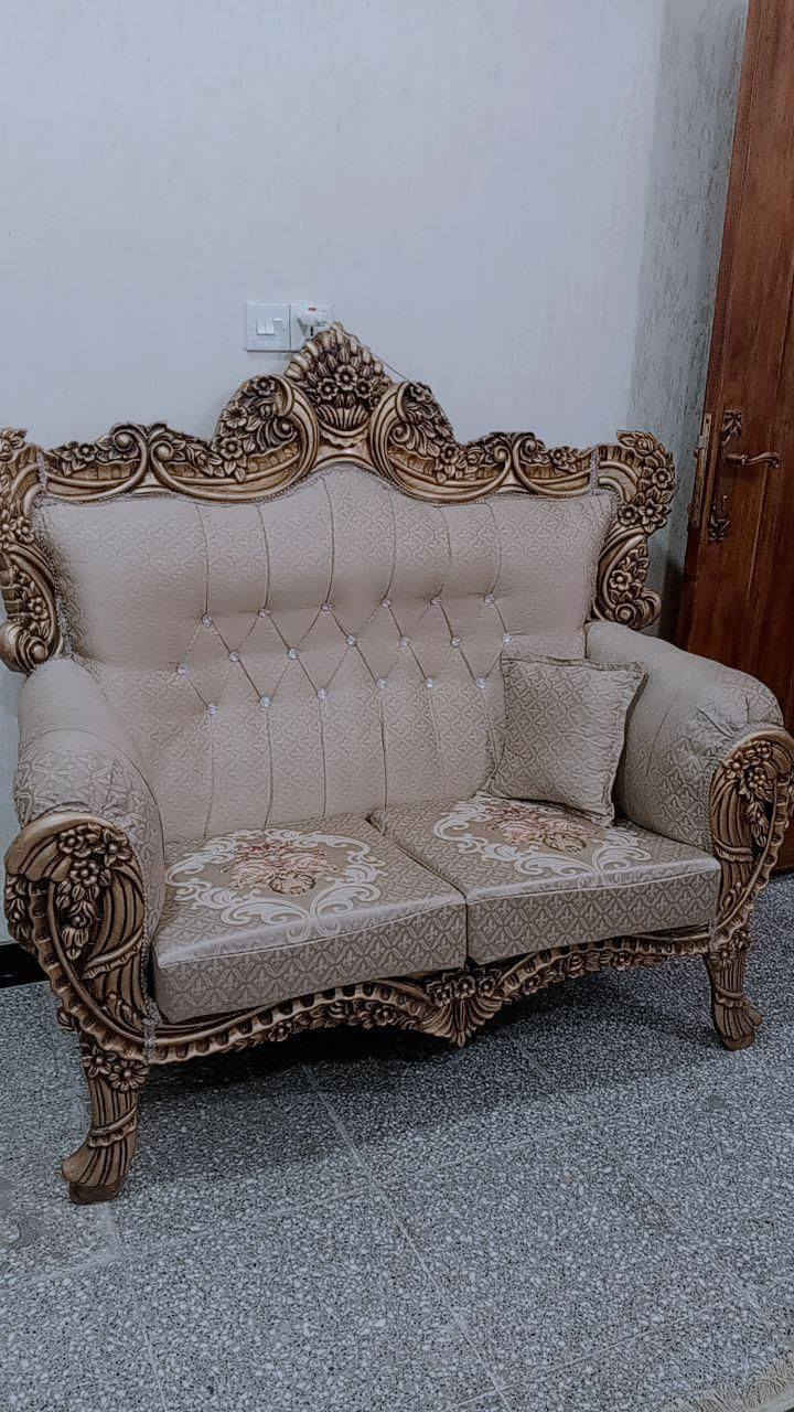 السلام عليكم تخم للبيع عشر مقاعد +طبلة وسطية + طبلتين جانبيتين السعر 375  سبب البيع ضيق المكان 
رقم الهاتف ***********
