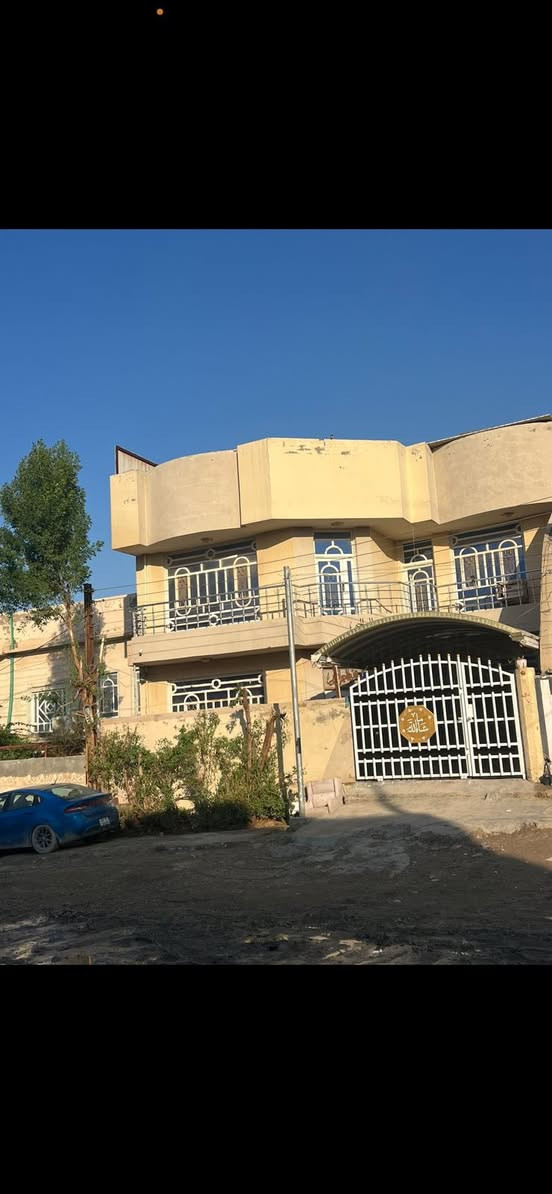يالله
سلام عليكم 
دار لبيع 
(طابرو صرف )👌

مساحة 180🏠

بناء حديث 2017

يبعد عن شارع العام 50متر  يبعد عن الجمعيه 500متر
📍

بناء طابقين طابق الثاني يحتوي عل 3غرف نوم + كليدور +مجمع صحيات 

الطابق الرضي يحتوي عل مطبخ +استقبال + كليدور +غرفت نوم +مجمع صحيات 
+منوار  و ترك خلف البيت

البيت يحتوي عل (4) غرف نوم 🛌 

📞للاستفسار رقم الهاتف 
*********** وتساب 🤙📱
عنوان شارع الحسنيه شارع 60
