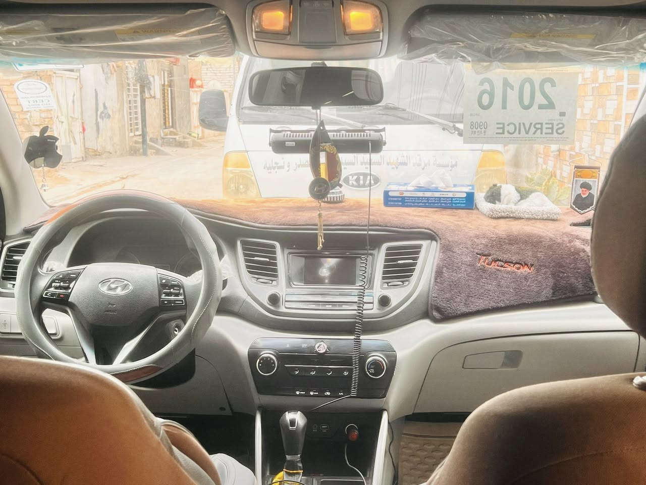 سلام عليكم سياره توسان للبيع وارد مريكي موديل2016  رقم ‏سليمانية راعيها موجود سياره طابه العراق كلين بدون ضربه فقط بيها صبغ ثلاث قطع سيارة جديده متعوب عليها تخم كامل تايرات جدد  حداده جديه تبريد شغال تحكم ستيرن سعر سياره 150 اني مكلف بل نشره مو اني صاحب سياره رقم الهاتف ***********
