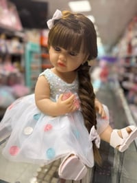 🌸 دمية سيليكون أصلية بتفاصيل واقعية تخطف الأنظار 🌸  ✨ شعر طبيعي 100% ✨...