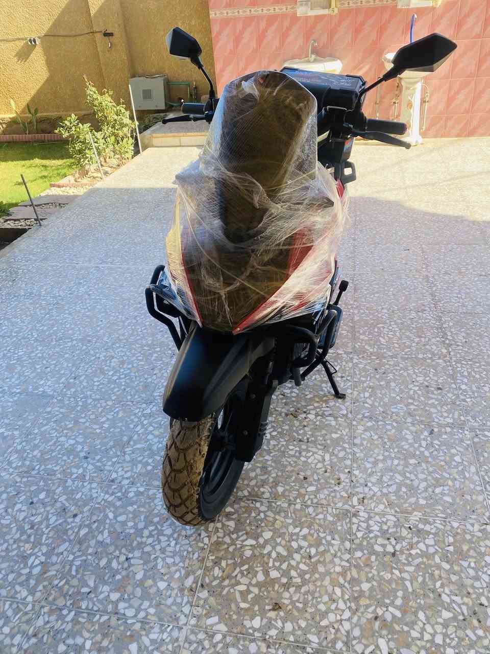 السلام عليكم دراجه للبيع شحن أباچي شكل جديد 8 بطاريات دراجه كلش نظيفه عقله محترك رادله عقل 
***********
***********
