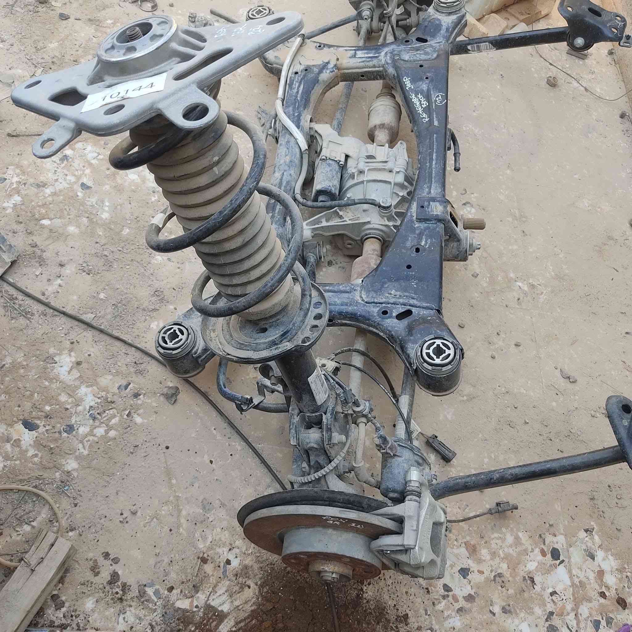 سلام عليكم
متوفر اغراض جيب رنكد 1300 موديل 2023
حداديه وكير 
وغراض دواخل غرفة كامله
 مع دشبول وسترين
***********
