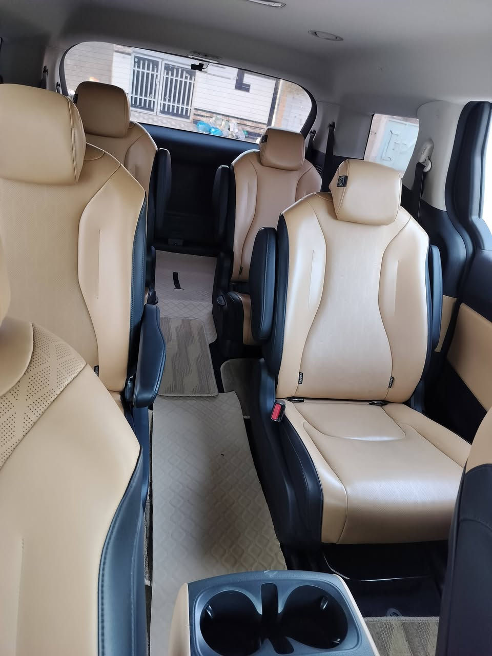 السلام عليكم
كرنفال موديل 2023 للبيع وارد كوري بانزين فقط 
فول مواصفات(شنو اللي ببالك موجود بيها ) عدا الفتحة 
ماشية 53000كم 
رقمهة بغداد
حادثة سطحي جاملغ ايمن تبديل و البنيد مصبوغ 
بيها سونار من المندلاوي
السيارة كلش نظيفة 
السعر 275 ورقة
موبايل ***********
