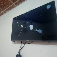 شاشه مكسوره • ٣٢ بوصه • بيه نت