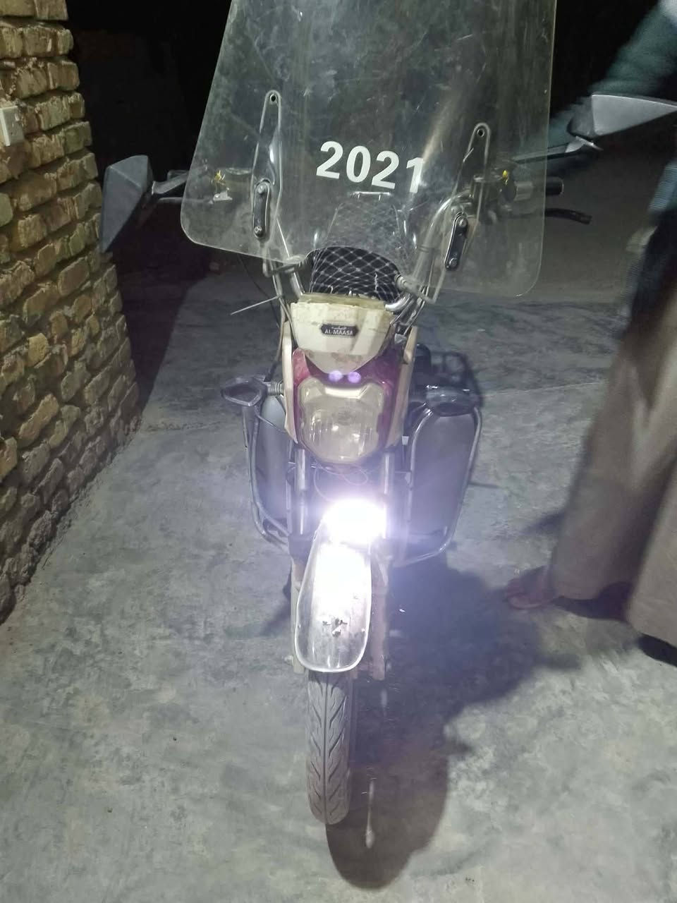 تراجه شحن البيع نضيفه كلش مابيها بطاريات نضيفه مابيه أي شي كله شغاله الشاير  والبريكات والتايرات كلهن شغالات ومكاني بغداد تاجي منشأ نصر سعر 200 وبيها مجال ***********هذا رقمي
