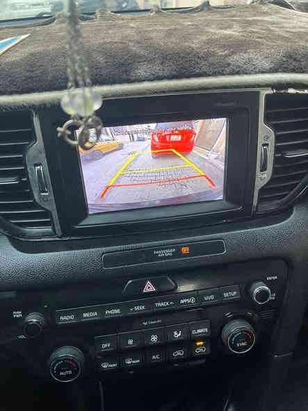 سلام عليكم  
كيا سبورتج للبيع موديل 2018
 وارد امريكي فول ماعدا البنراما
حادثها جاملغ وبنيد فقط 
مكينه 2400 
ماشيه 72
بصمة تشغيل وبصمة وابواب 
كشن جلد كهربائي تدفئة وتبريد 
الداخل نظيف

السعر ( 162)
*********** ابو ملاك
